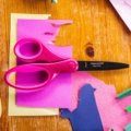 Tijeras antiadherentes para estudiantes SoftGrip™, Rosas con purpurina (15 cm)